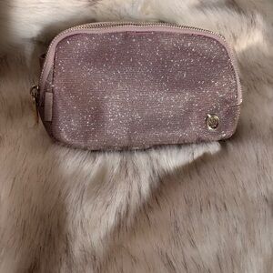 Lululemon - 💕🌸 Everywhere Belt Bag 1L Glitter in Pink
